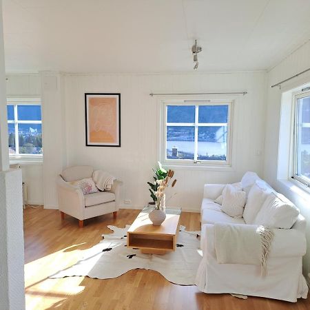 Warm And Cozy Apartment With Panoramic View Above The City Center Tromsø Eksteriør billede