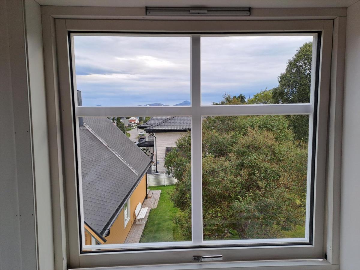 Warm And Cozy Apartment With Panoramic View Above The City Center Tromsø Eksteriør billede