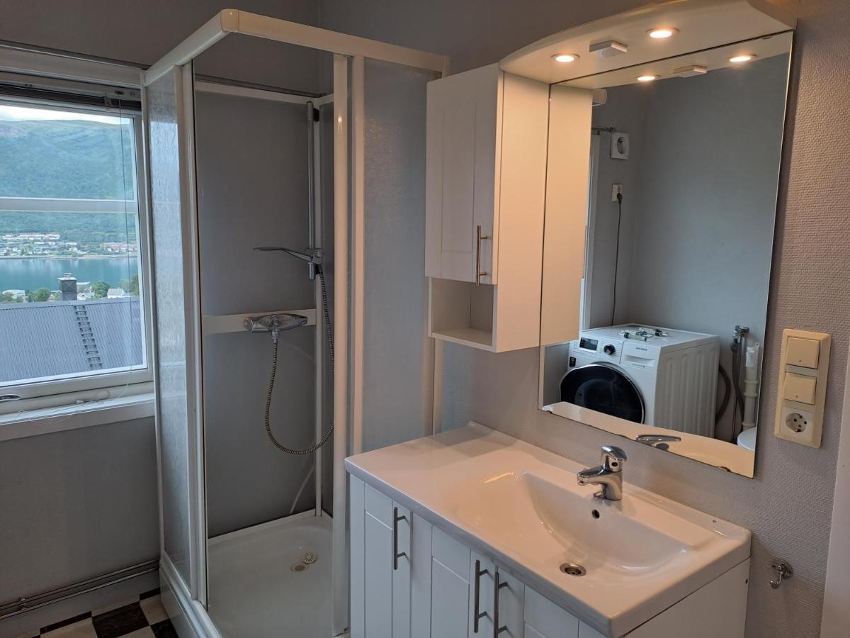 Warm And Cozy Apartment With Panoramic View Above The City Center Tromsø Eksteriør billede