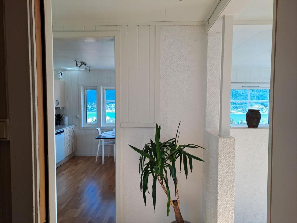 Warm And Cozy Apartment With Panoramic View Above The City Center Tromsø Eksteriør billede
